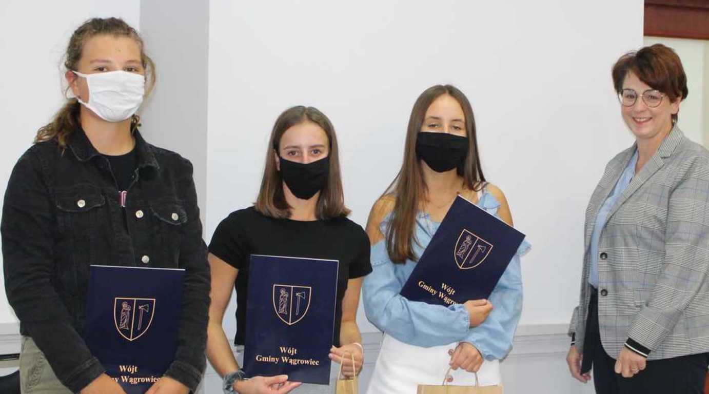 wolontariuszki (link otworzy duże zdjęcie)