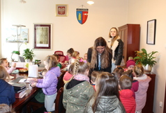 Przedszkolaki w Urzędzie Gminy Wągrowiec (link otworzy duże zdjęcie)