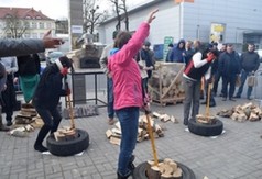 Moment zwycięstwa w zmaganiach pań (link otworzy duże zdjęcie)