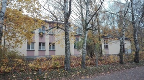 Budynek Gminnej Biblioteki Publicznej w Służewie przed termomodernizacją
