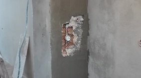 przygotowanie podłoża pod licowanie ścian płytkami