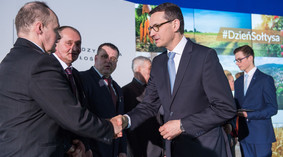 Pan Jerzy Sztyler przyjął również gratulacje od Premiera Pana Mateusza Morawieckiego.Fot. W.Kompała
