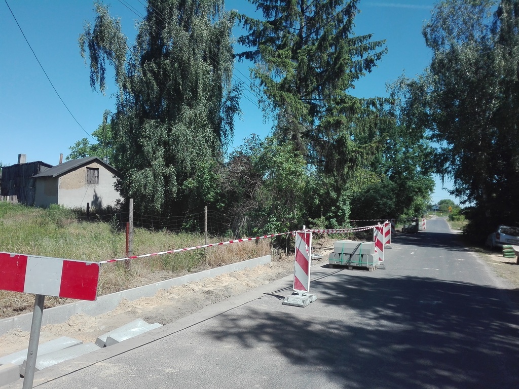 widok w trakcie budowy chodnika