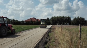 widok drogi podczas budowy