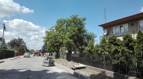 w dniu 10.06.2021r firma rozpoczęła układanie krawężników