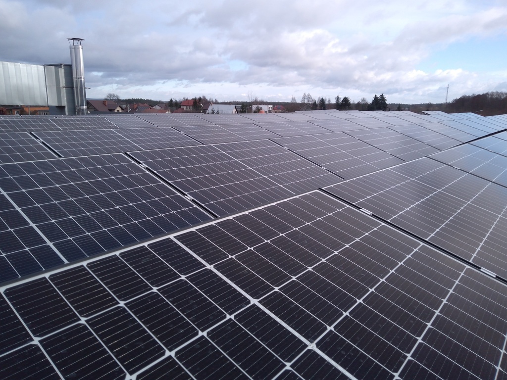 Szkoła Podstawowa Stawki. Zamontowana instalacja fotowoltaiczna o mocy 40.125KW