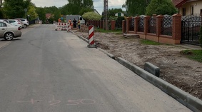 Wbudowanie krawężników na ul. Szkolnej.