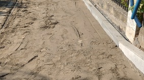 Układanie kostki brukowej na ul. Słowackiego.