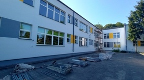 Prace wykończeniowe na elewacji ściany zachodniej.