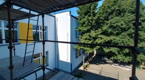Prace wykończeniowe na elewacji ściany zachodniej.