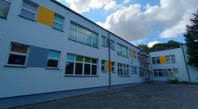 Prace wykończeniowe na elewacji ściany zachodniej.
