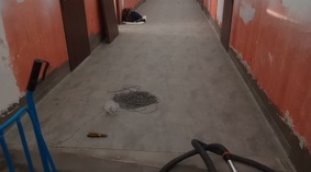 W trakcie montażu wykładziny tarkett. Korytarz parter.