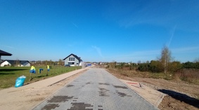 Układanie kostki brukowej na ul. Widok.