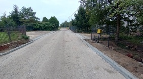 Wbudowanie podbudowy i wykonanie zjazdów z kostki brukowej na odcinku od km 0+000 do km 0+692.