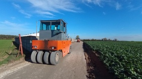 Zagęszczenie wbudowanej podbudowy na odcinku od km 0+692 do km 1+677.