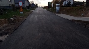 Wykonanie nawierzchni bitumicznej - warstwy ścieralnej na odcinku od km 0+000 do km 0+692.
