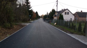 Wykonanie nawierzchni bitumicznej - warstwy ścieralnej na odcinku od km 0+000 do km 0+692.