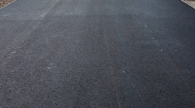 Wykonanie nawierzchni bitumicznej - warstwy ścieralnej na odcinku od km 0+000 do km 0+692.