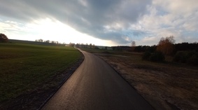 Wykonanie nawierzchni bitumicznej - warstwy ścieralnej na odcinku od km 0+692 do km 1+677.