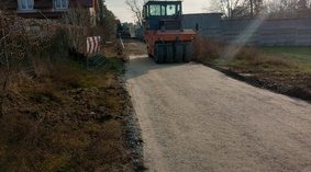 Wbudowanie pierwszej warstwy podbudowy.