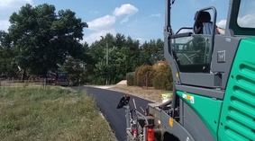 Wykonanie nawierzchni bitumicznej.