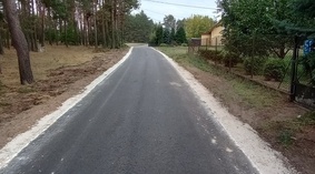 Wykonanie zjazdów i utwardzenie poboczy.