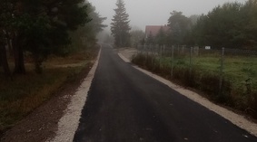 Wykonanie zjazdów i utwardzenie poboczy.