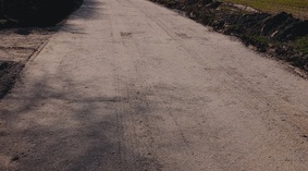 Wbudowanie podbudowy na kolejnym odcinku drogi w pasie dz. nr 123.