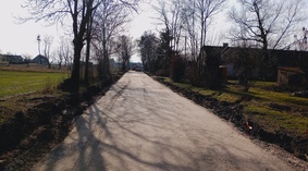 Wbudowanie podbudowy na kolejnym odcinku drogi w pasie dz. nr 123.