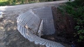 Wykonanie wzmocnienia przyczółków na przepustach drogowych.