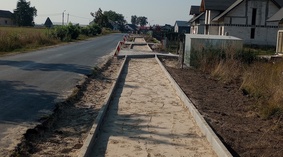 Wbudowanie oporników i podbudowy ścieżki rowerowej wzdłuż drogi powiatowej w m. Ośno Drugie.