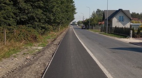 Rozpoczęto wykonanie nawierzchni asfaltowej ścieżki rowerowej wzdłuż ul. Sportowej w m. Stawki
