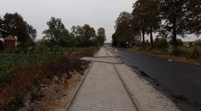Wykonanie warstwy podbudowy z kruszywa w pasie ścieżki rowerowej w m. Przybranowo.