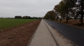 Wykonanie warstwy podbudowy z kruszywa w pasie ścieżki rowerowej w m. Przybranowo.