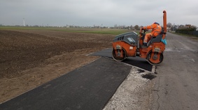 Wykonanie warstwy ścieralnej zjazdów zlokalizowanych w pasie budowanej ścieżki rowerowej w m. Ostrow