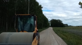 Wbudowanie i zagęszczenie podbudowy.