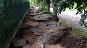 Rozbieranie istniejących chodników.