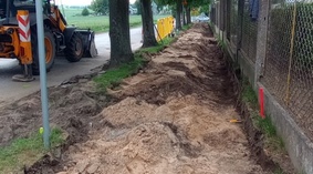 Rozbieranie istniejących chodników na odcinku od km 0+000 do km 0+400.