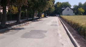 Wbudowanie krawężników w pasie jezdni od km 0+000 do km 0+405.