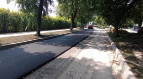 Wykonanie nawierzchni bitumicznej - warstwy wiążącej na prawym pasie jezdni od km 0+000 do km 0+405.