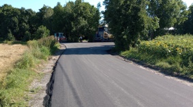 Wykonanie nawierzchni bitumicznej - warstwy wiążącej i ścieralnej na kolejnym odcinku drogi od km 0+