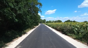 Zakończono wykonanie nawierzchni bitumicznej oraz poboczy na odcinku drogi od km 0+708 do km 1+022