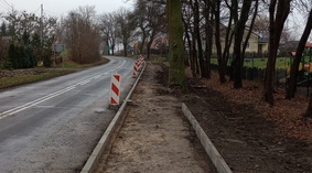 Wbudowanie krawężników i oporników.