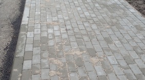 Wbudowanie cieków korytkowych na skarpach.
