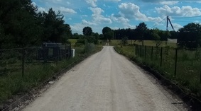 Wbudowanie podbudowy i zagęszczanie.