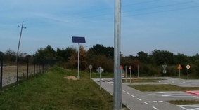 montaż oświetlenia solarnego.
