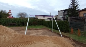 Montaż huśtawek.