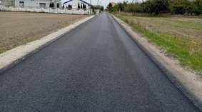 Wykonanie nawierzchni bitumicznej - warstwy ścieranej.