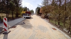 Układanie kostki brukowej na jezdni w km od 0+120 do km 0+247.