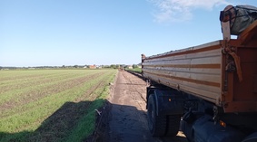 Przystąpiono do wykonania korytowania drogi.